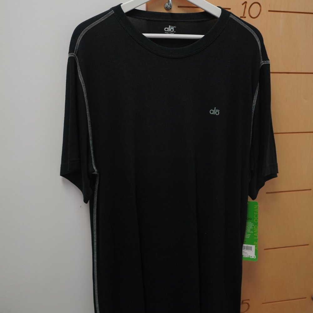 Alo Yoga Tee